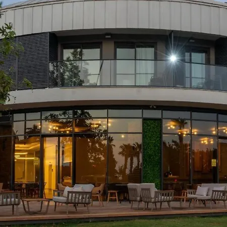 Hotell Square 4*