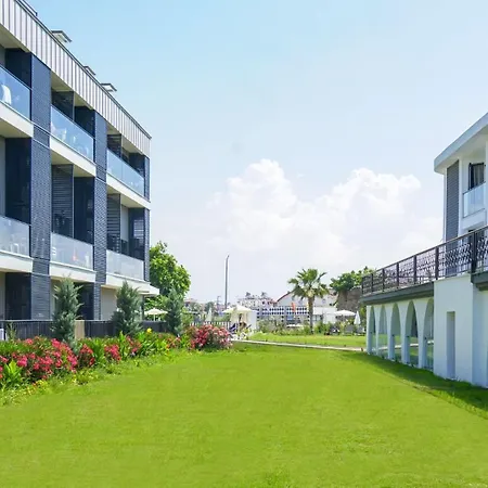 Square Hotell 4*