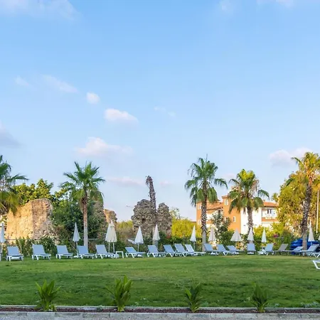 Hotell Square 4*