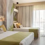 Square Hotel Side