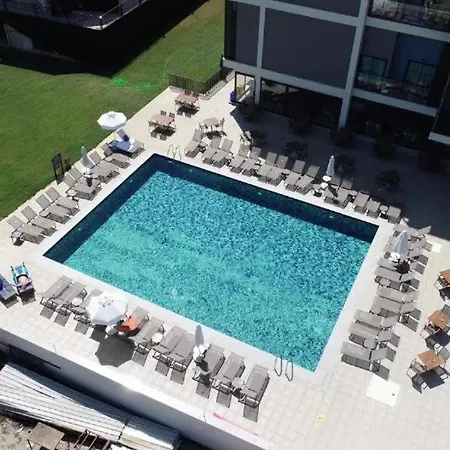 Square 4* סייד