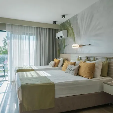 Square Szálloda Side