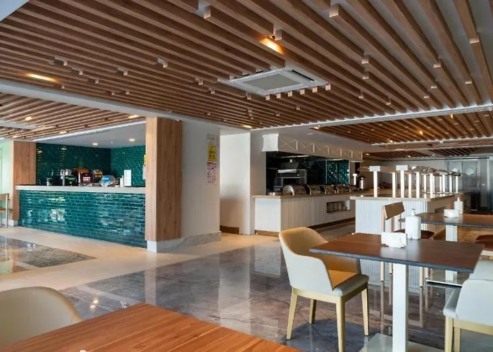 Square Szálloda Side