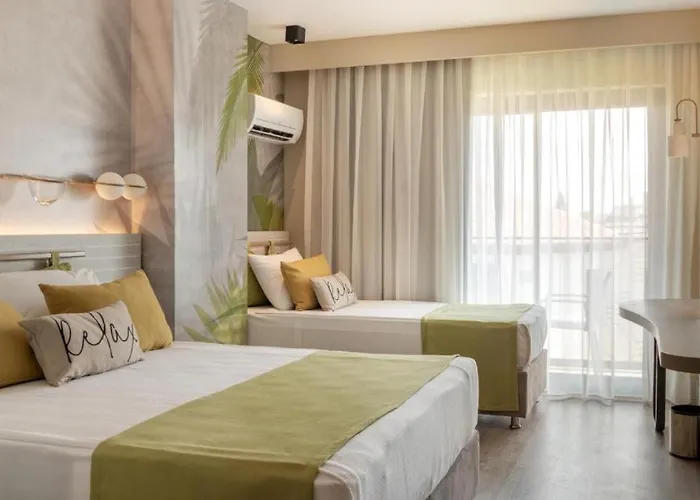 Square Szálloda Side