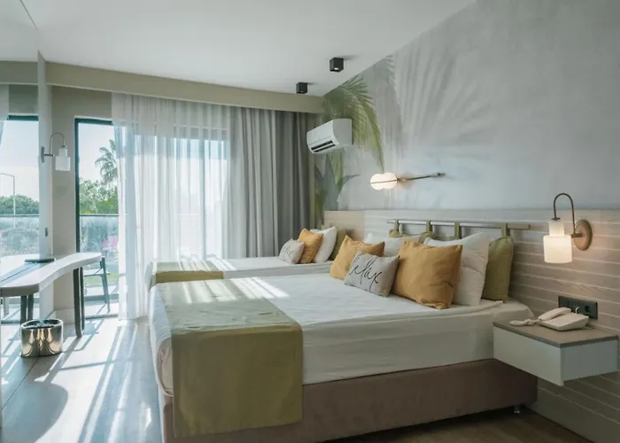 Square Szálloda Side