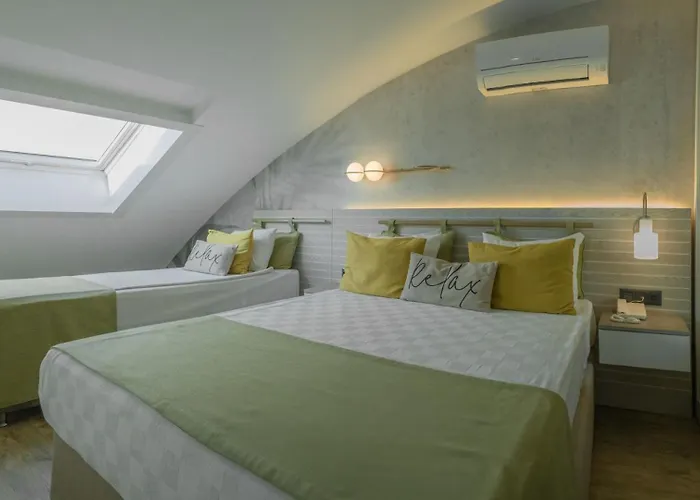 Square Szálloda Side