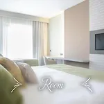 Hotel Square 4*