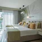 Square Hotel Side