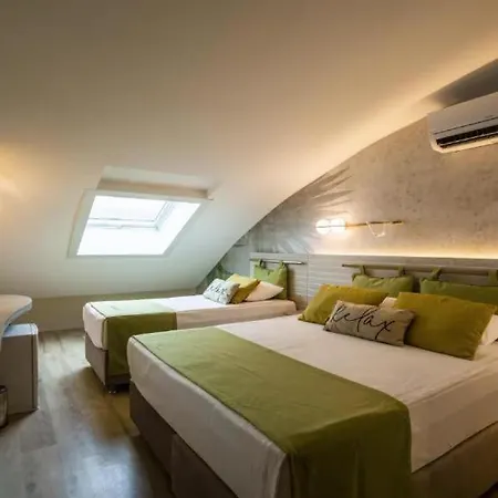 Square Hotel 4*